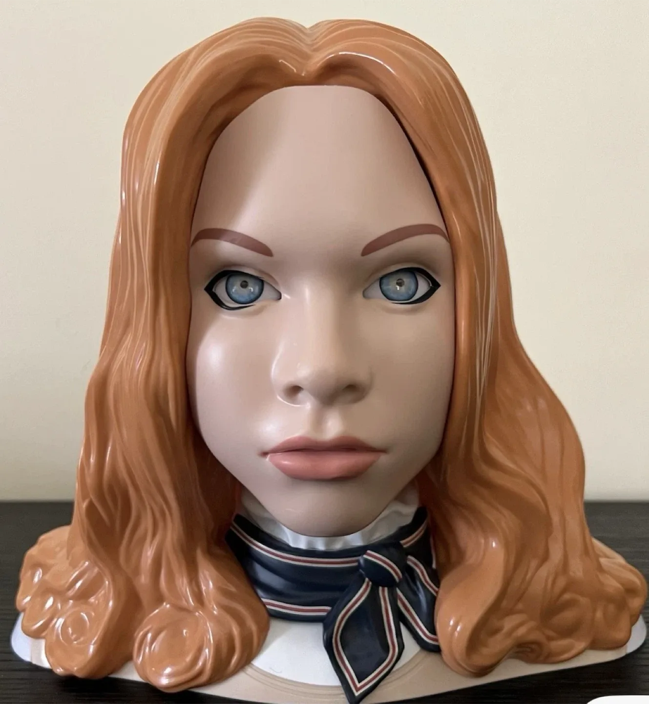 AMC Megan 2.0 Popcorn Bucket - Detachable Face image indicator(2)