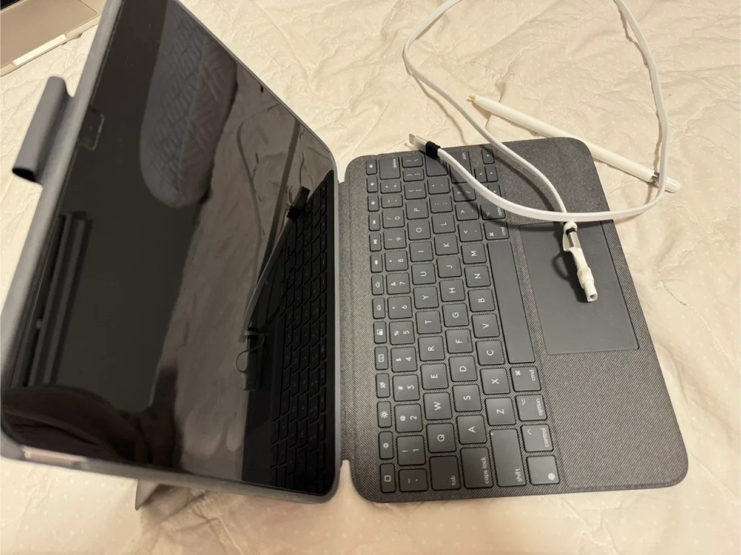 iPad (gen 10) with Logitech keyboard case & pencil