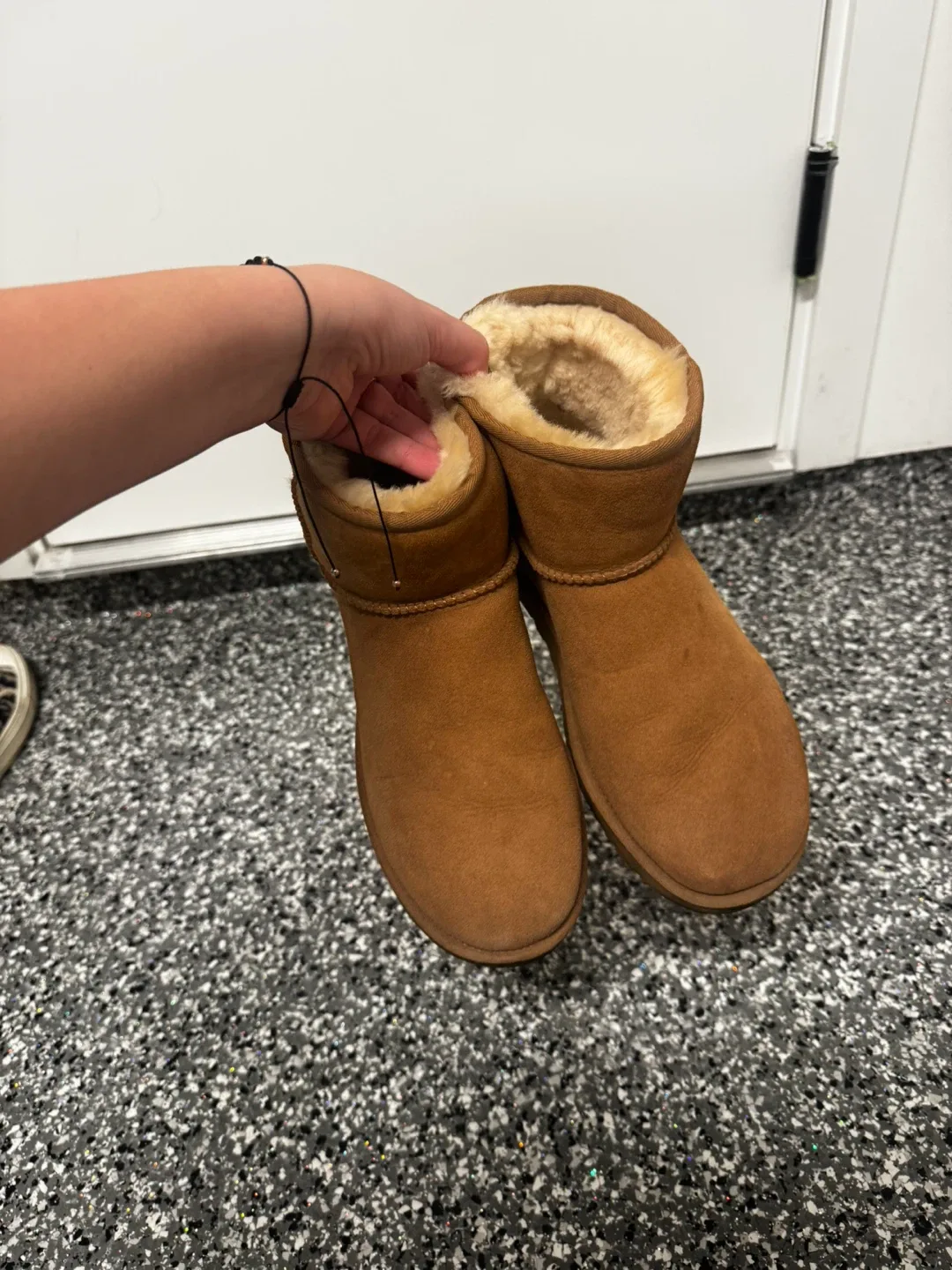 UGG Classic Mini Boots - Size 9 image indicator(4)