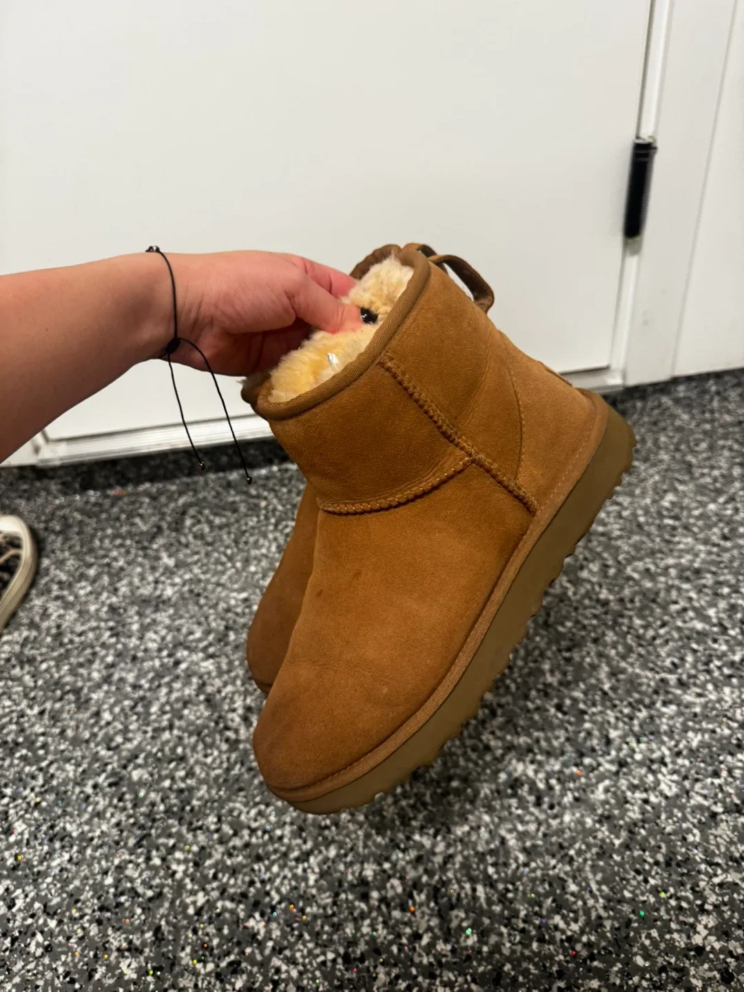 UGG Classic Mini Boots - Size 9 image indicator(3)