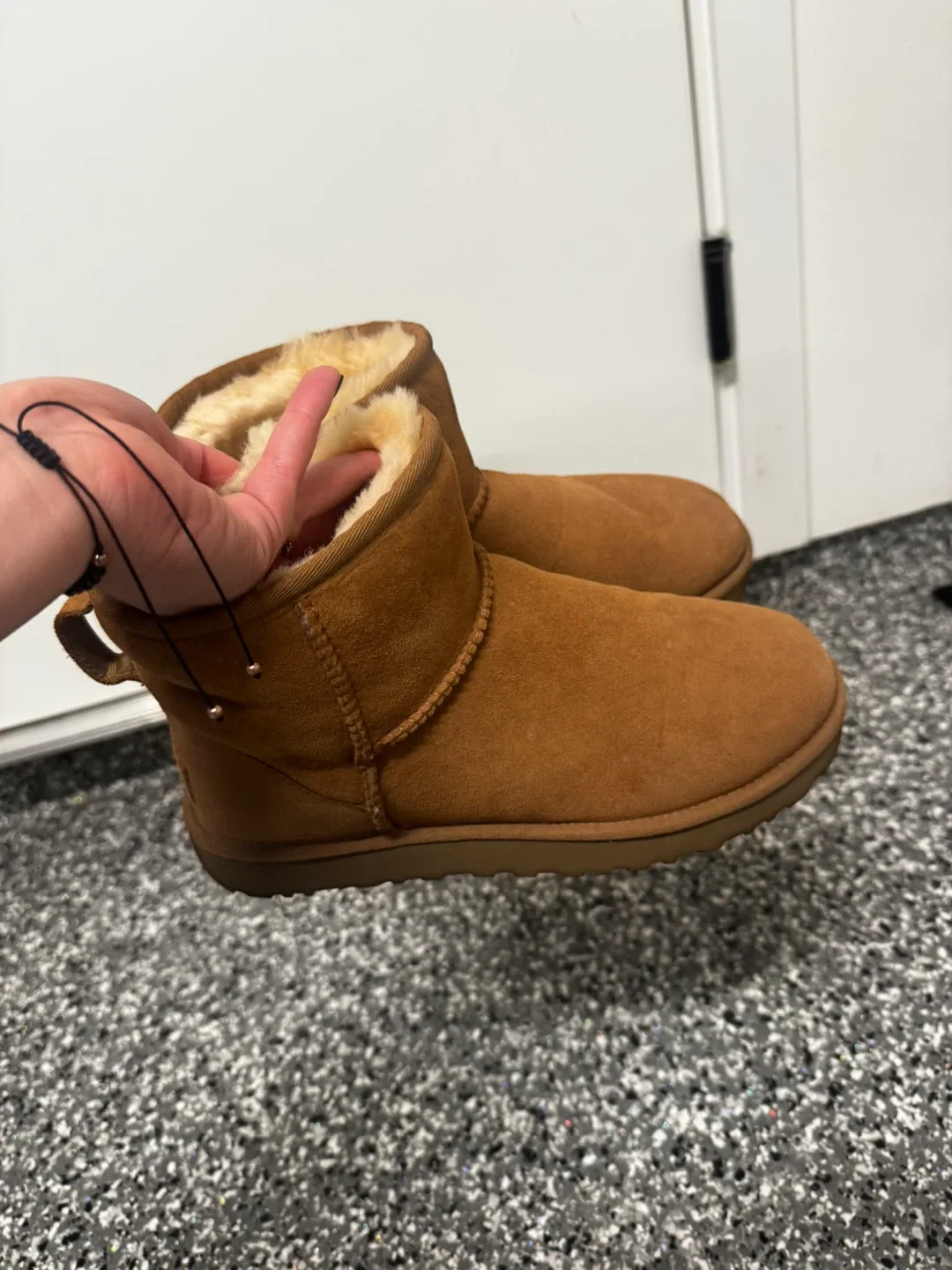 UGG Classic Mini Boots - Size 9 image indicator(5)