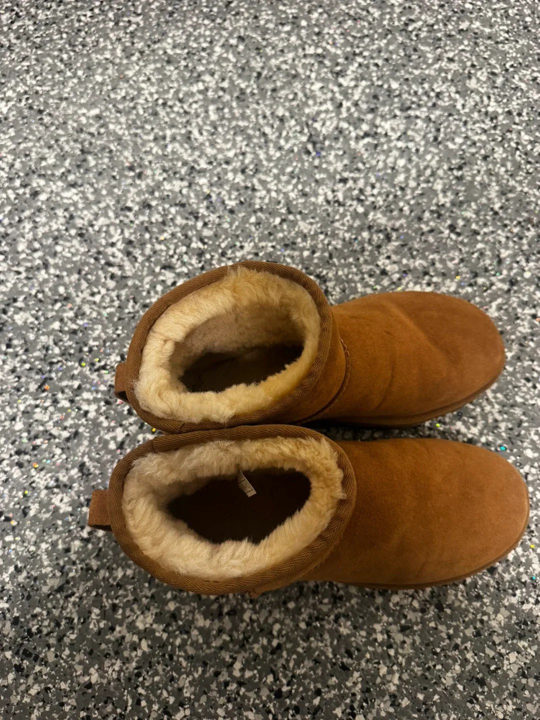 UGG Classic Mini Boots - Size 9 image indicator(6)