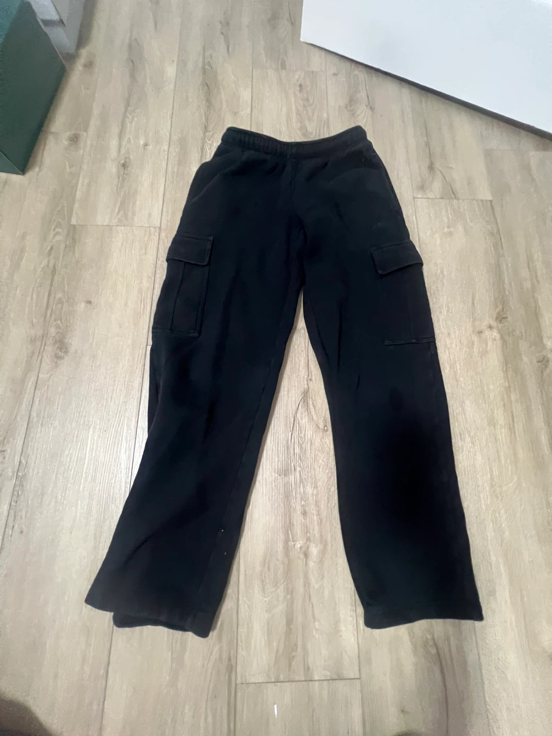 Aritzia Black Cargo Sweatpants