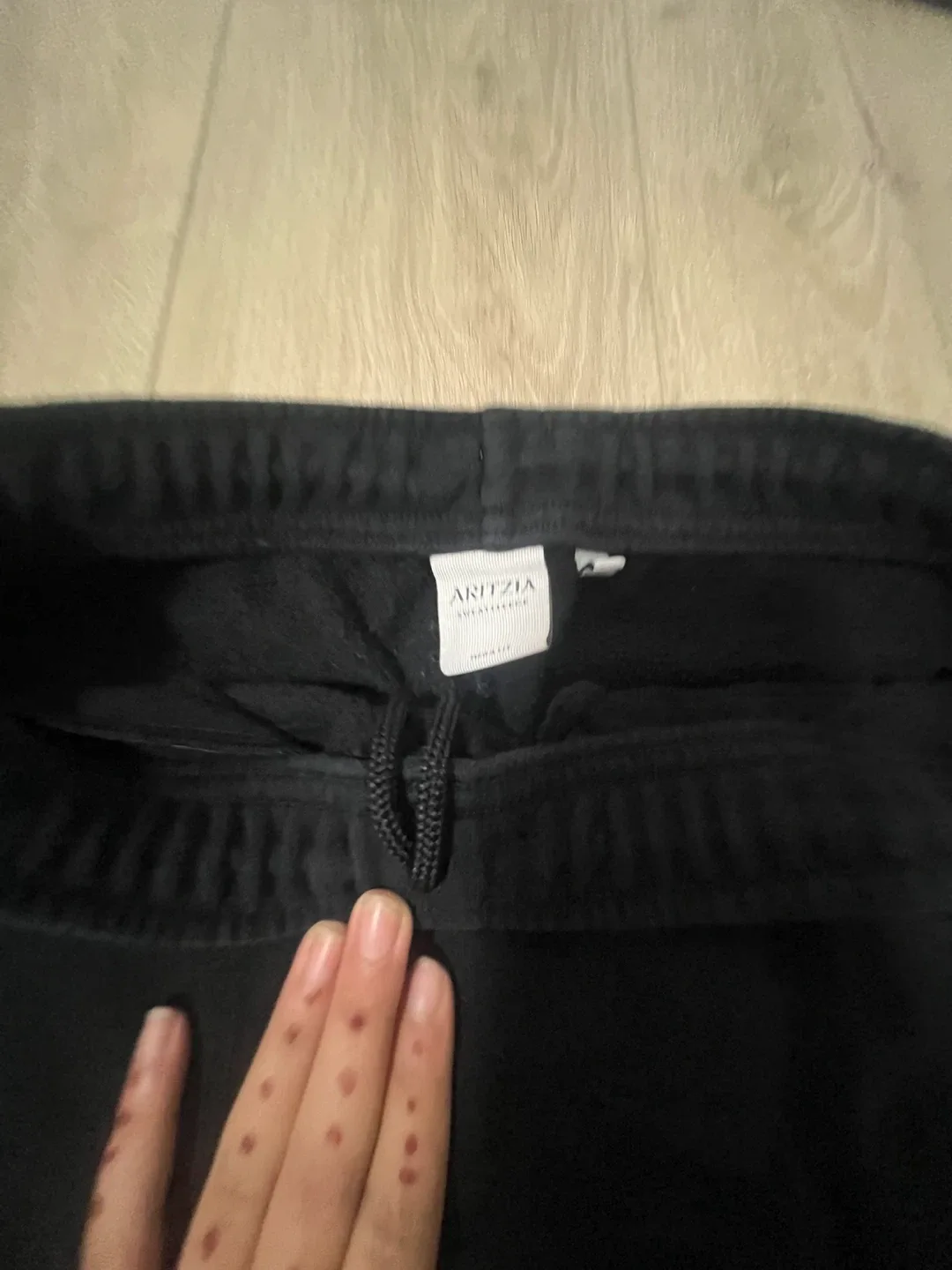 Aritzia Black Cargo Sweatpants image indicator(3)