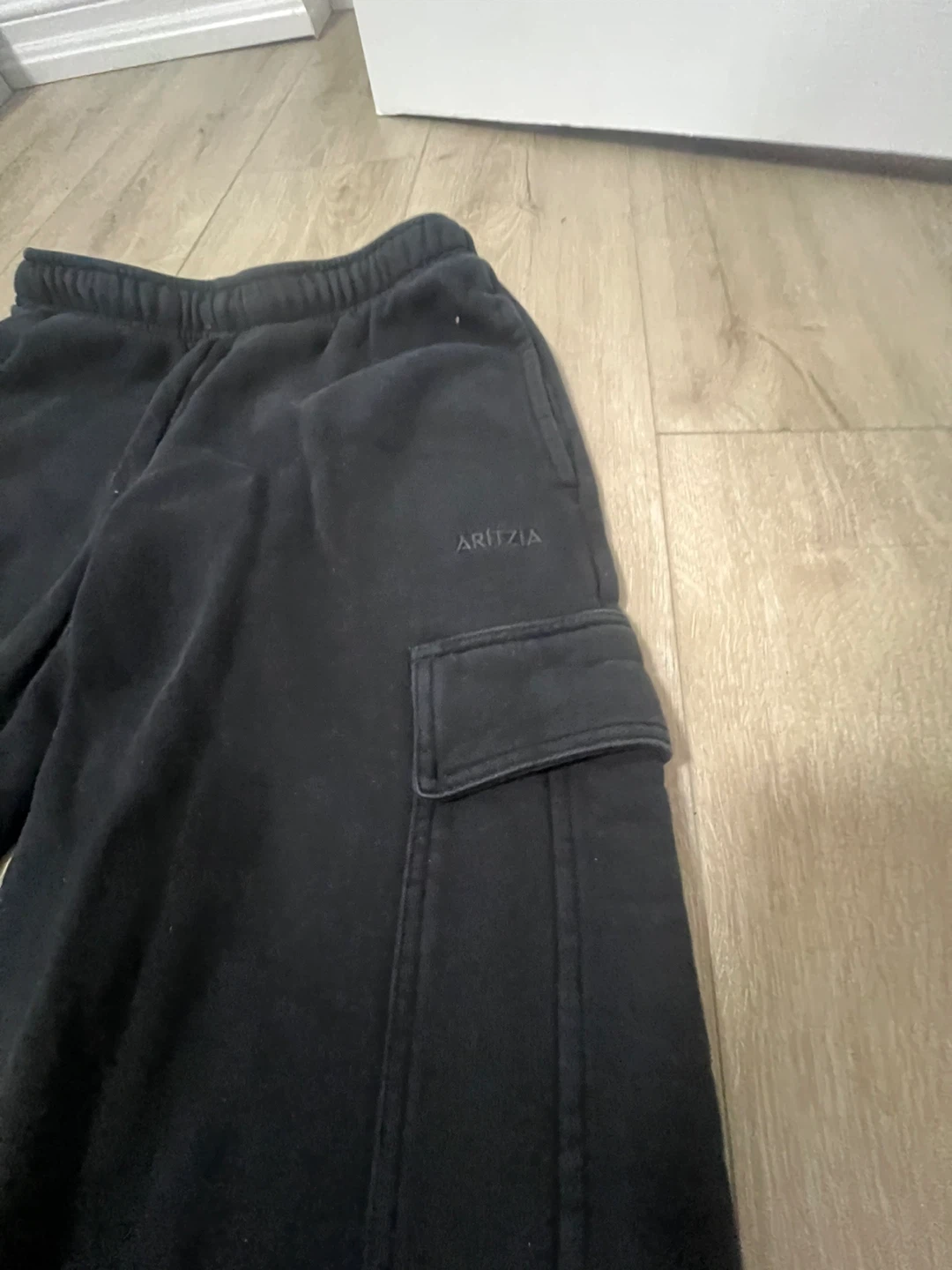 Aritzia Black Cargo Sweatpants - photo 2