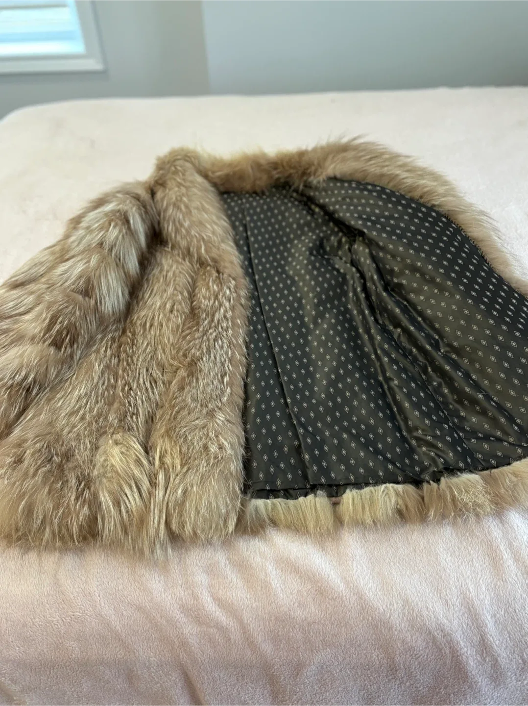 Crystal fox Fur Coat image indicator(3)