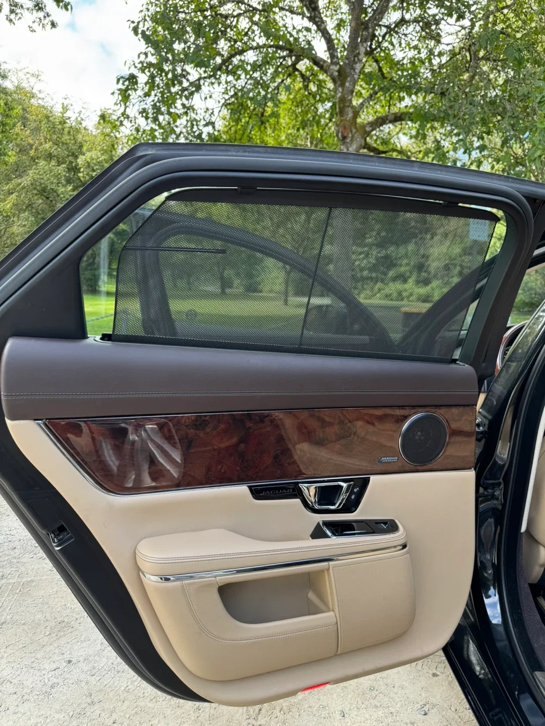 2016 Jaguar XJL Portfolio image indicator(8)