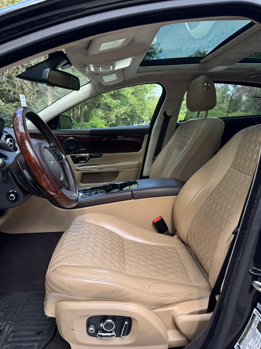 2016 Jaguar XJL Portfolio image indicator(9)