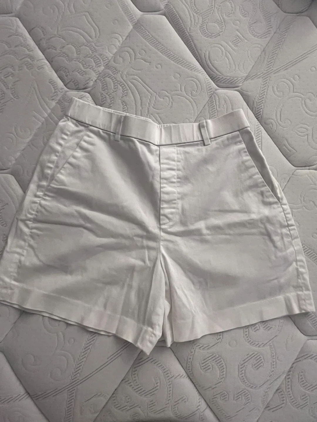 Uniqlo White Shorts - Size M thumbnail