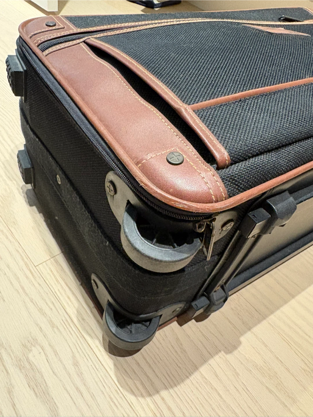 Chadwick by High Sierra Rolling Suitcase - photo 2