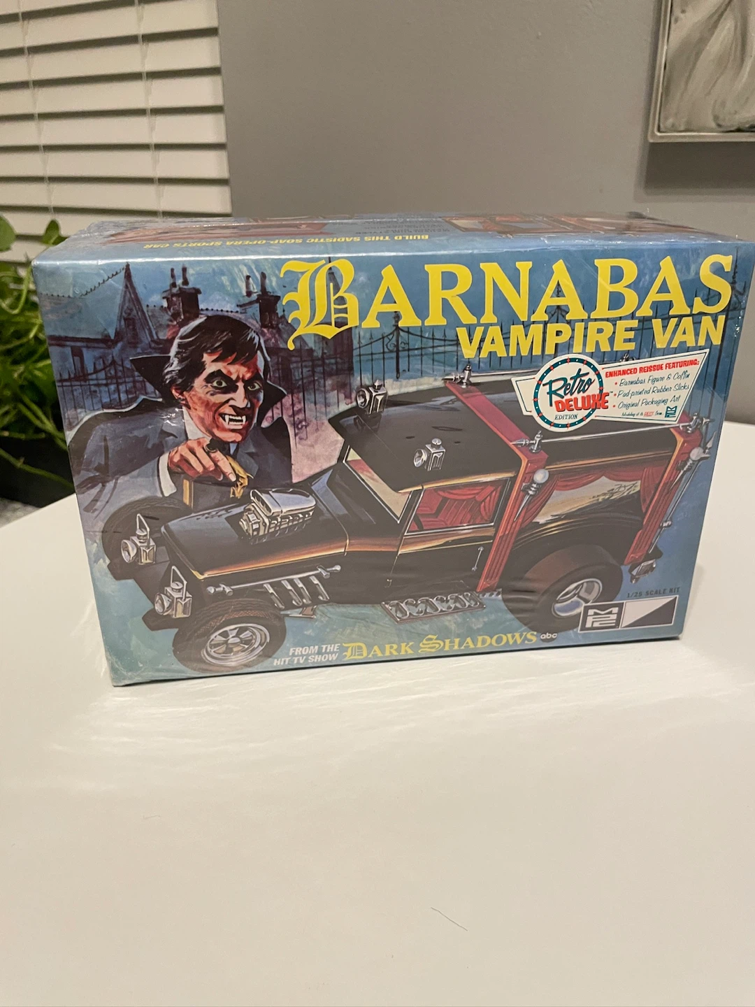 Barnabas Vampire Van Retro Deluxe Model Kit
