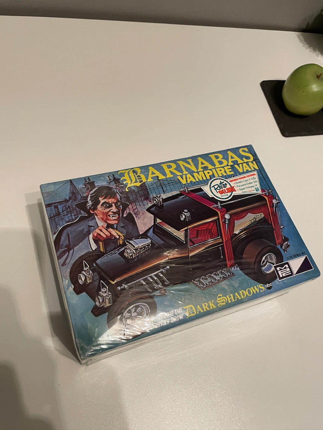 Barnabas Vampire Van Retro Deluxe Model Kit - photo 2