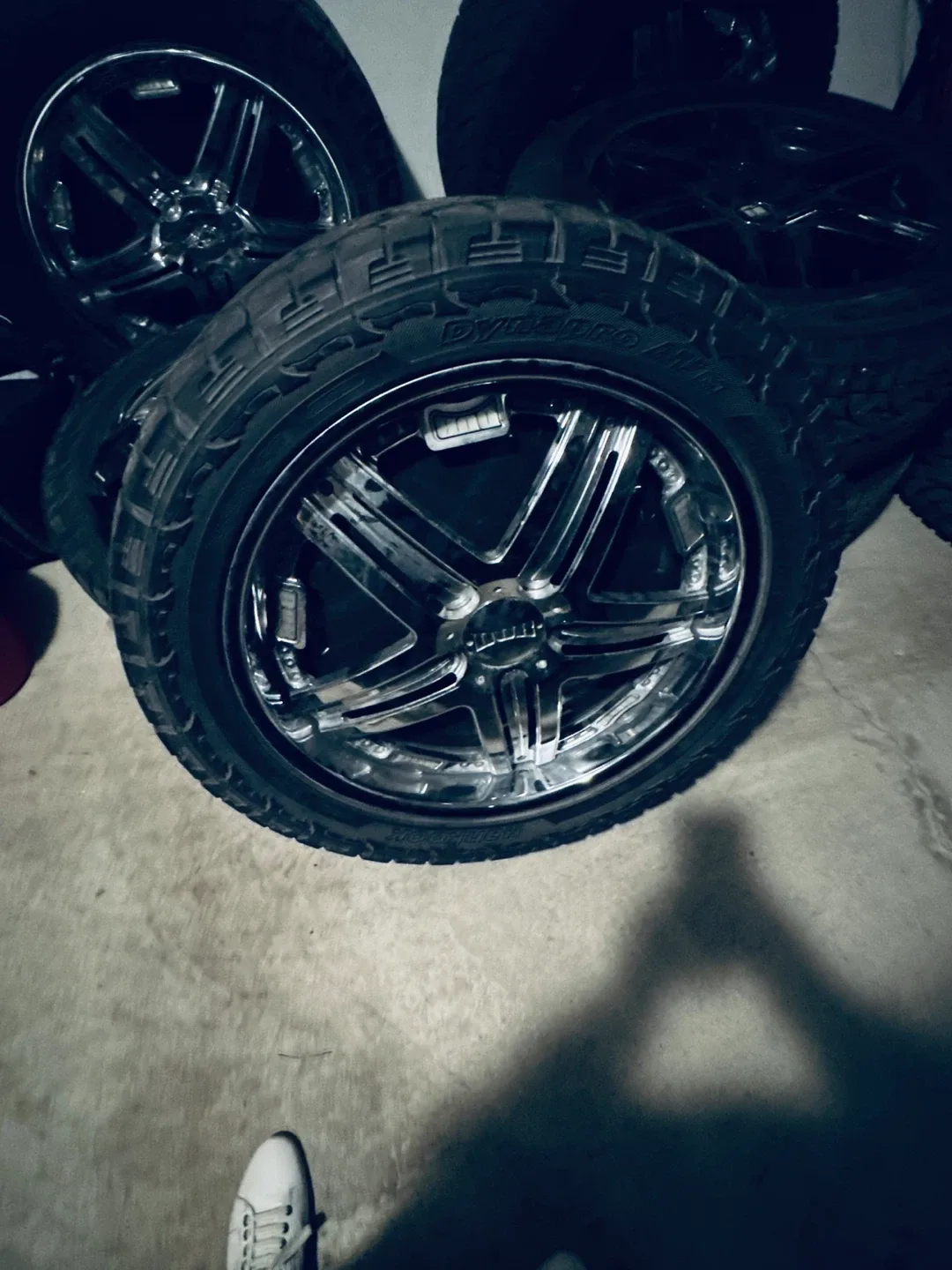 DUB Wheels with Hankook Dynapro Tires image indicator(4)