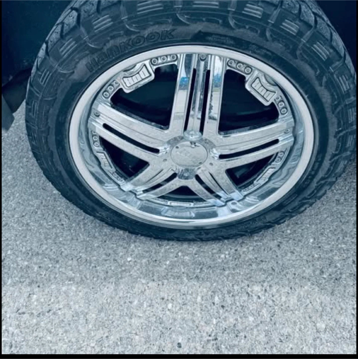 DUB Wheels with Hankook Dynapro Tires image indicator(2)