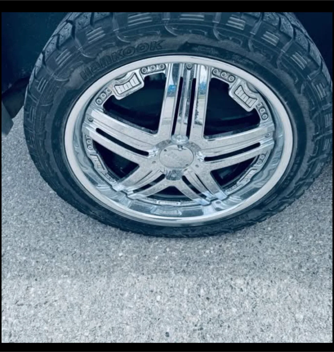 DUB Wheels with Hankook Dynapro Tires image indicator(5)