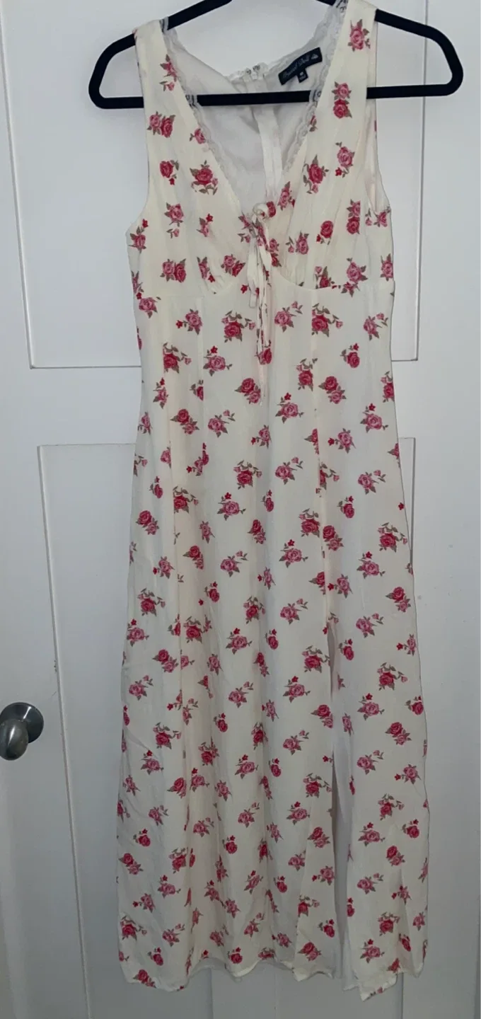 Crystal Doll Floral Maxi Dress - Size M image indicator(2)