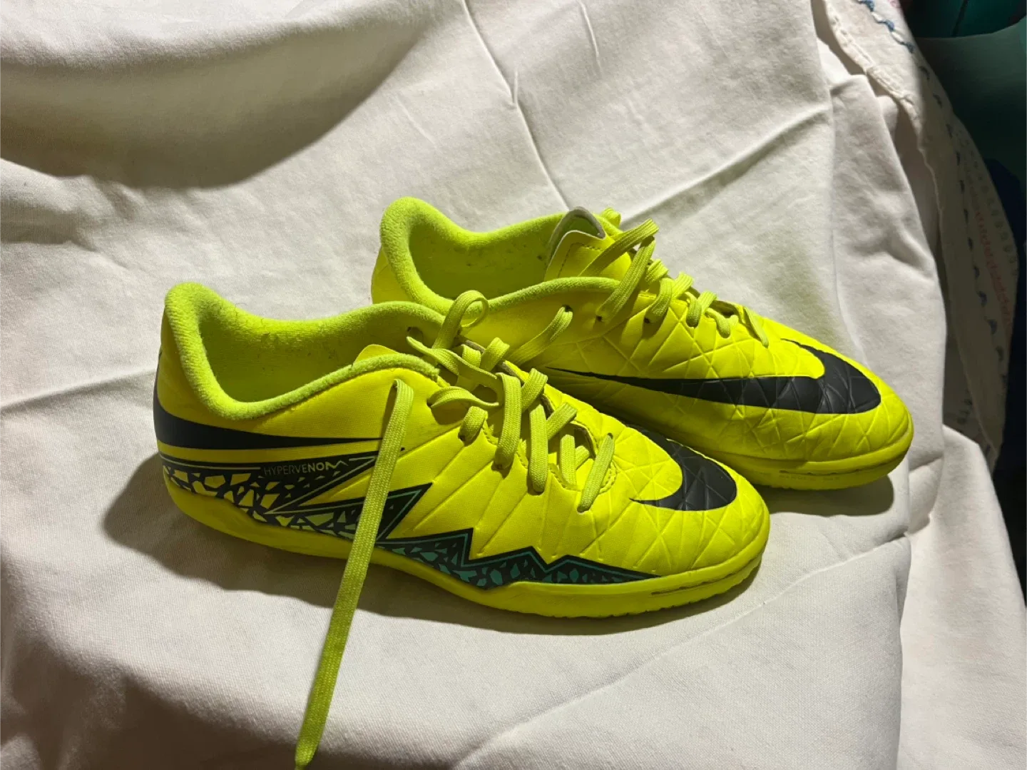 Nike Hypervenom Yellow Soccer Shoes, Size 4.5Y image indicator(2)