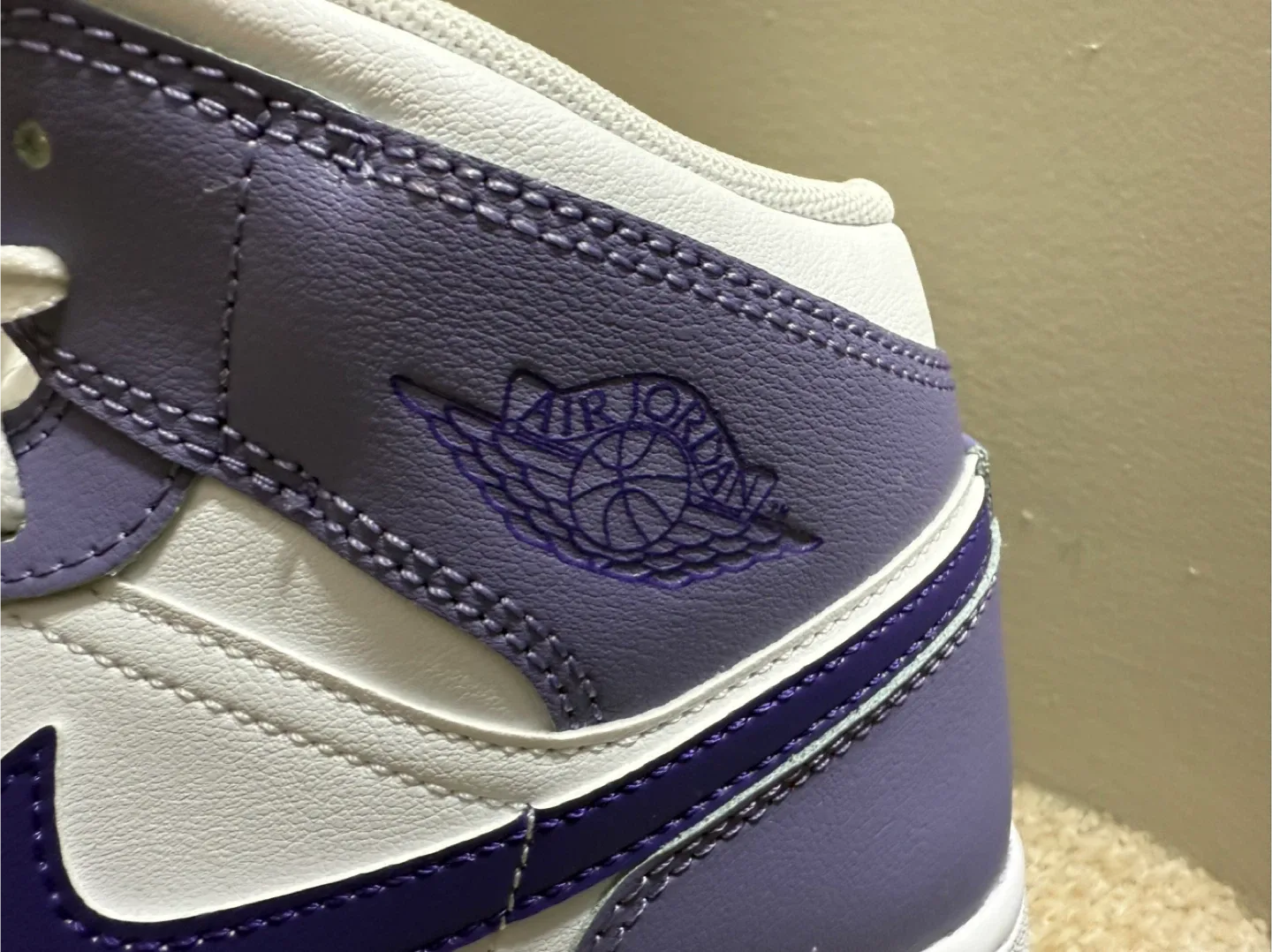 Air Jordan 1 Mid White Purple image indicator(3)