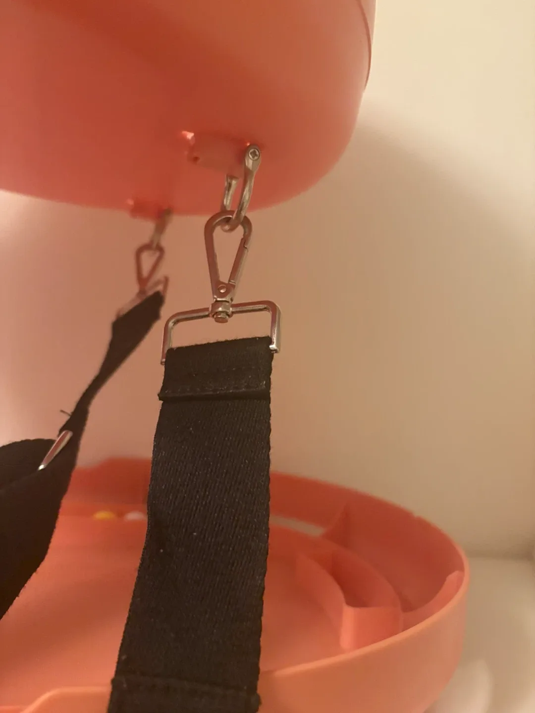 URGENT pet carrier suitable for cats, ferrets, chinchillas etc image indicator(3)