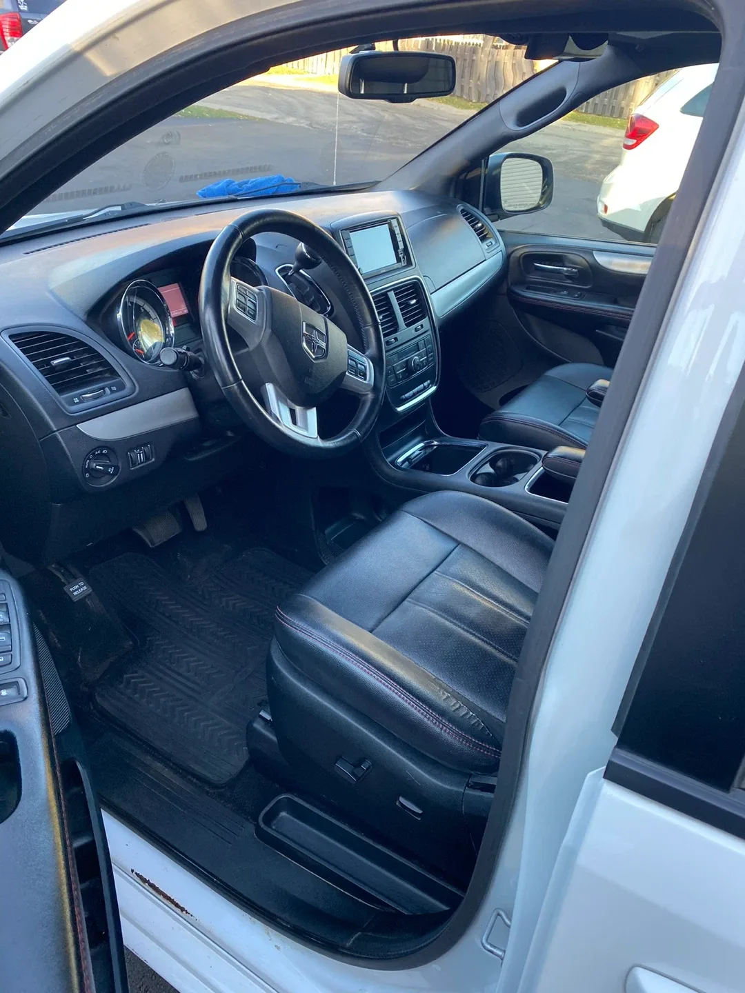 🚗 Rental Car Refresh – Avoid Cleaning Fees! 🧽 image indicator(4)