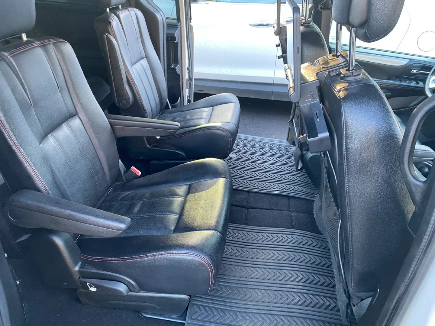 🚗 Rental Car Refresh – Avoid Cleaning Fees! 🧽 image indicator(6)