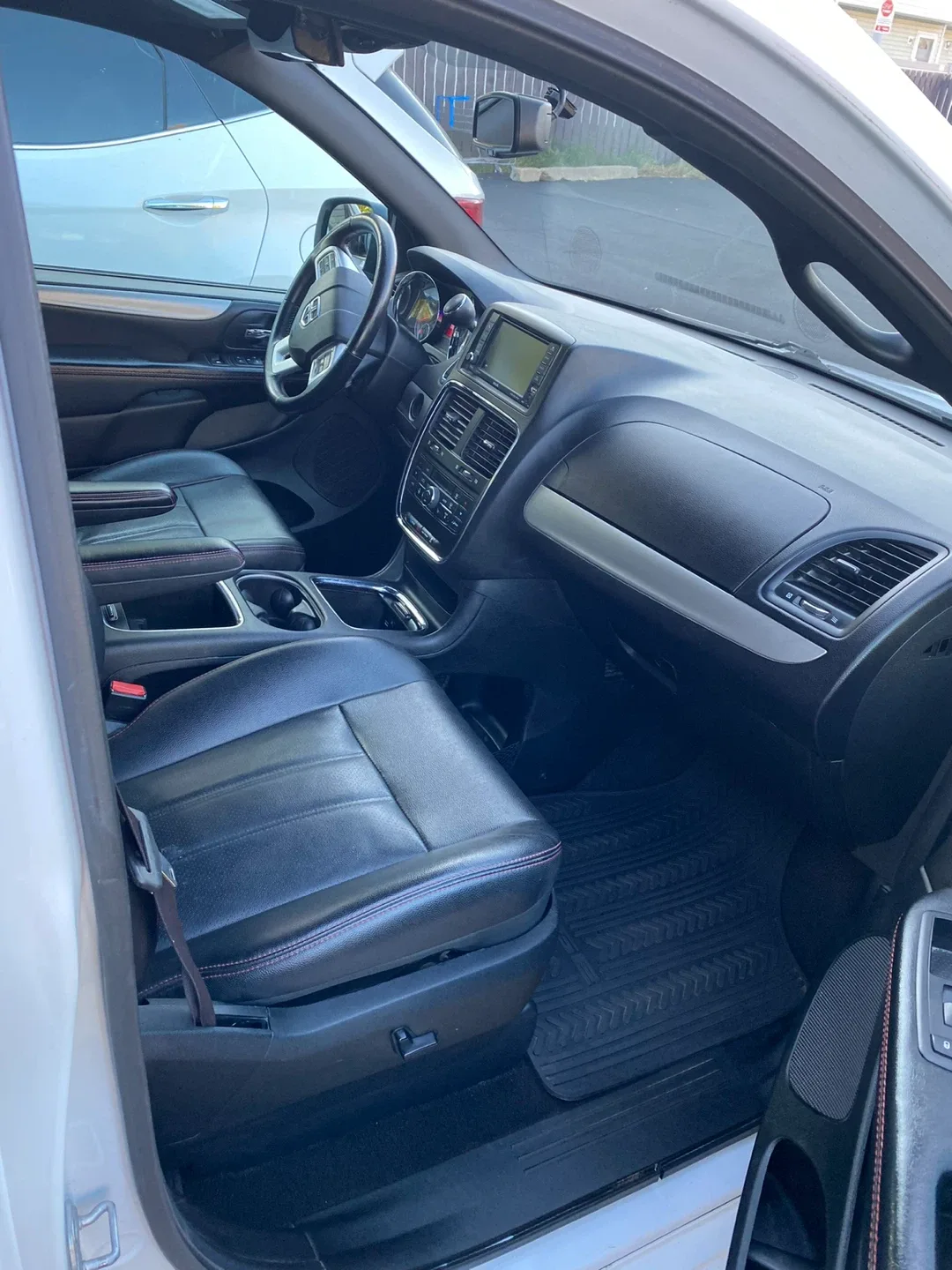 🚗 Rental Car Refresh – Avoid Cleaning Fees! 🧽 image indicator(7)