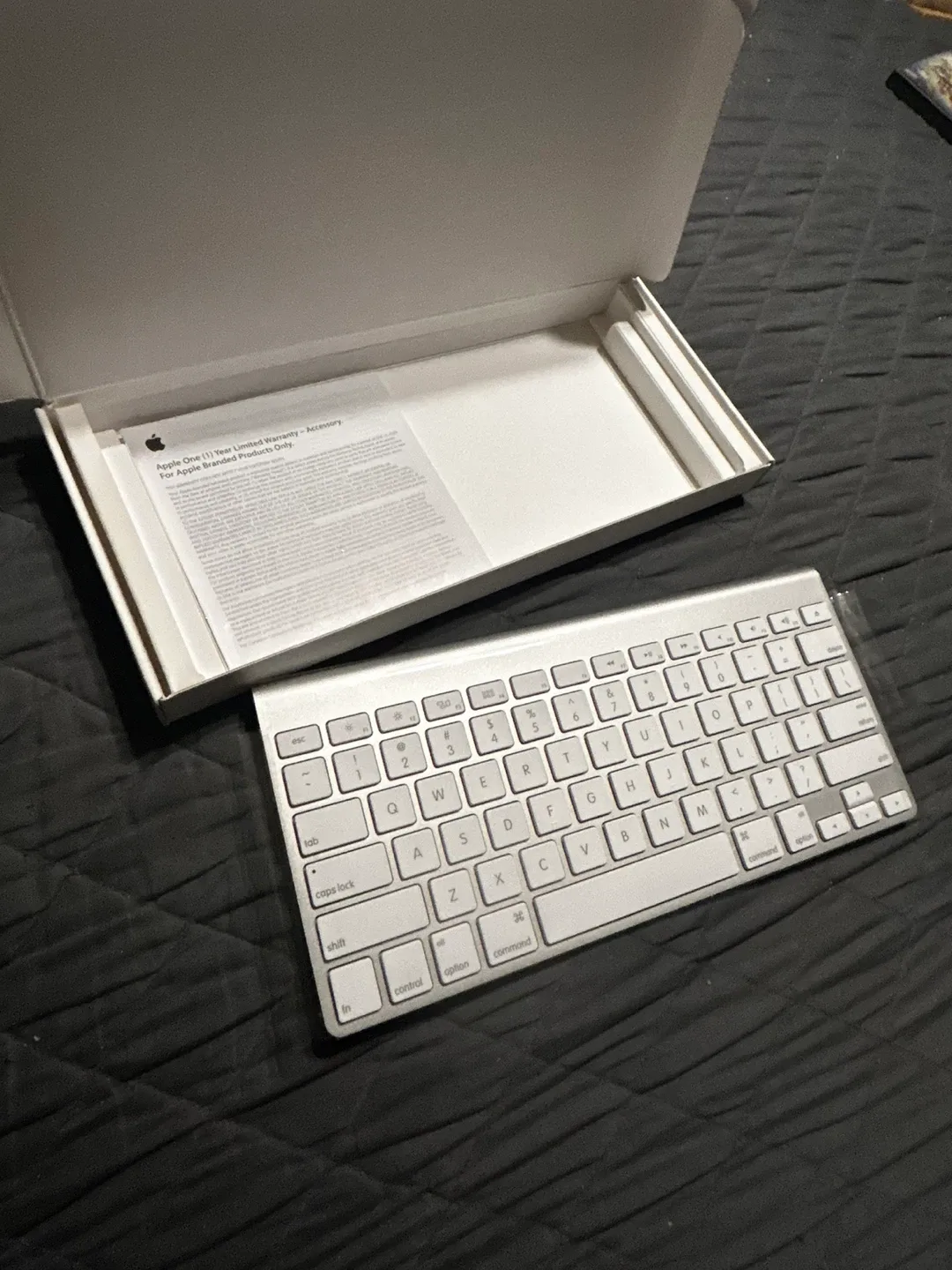 Brand NEW Apple iMac Wireless Bluetooth Keyboard Slim image indicator(4)