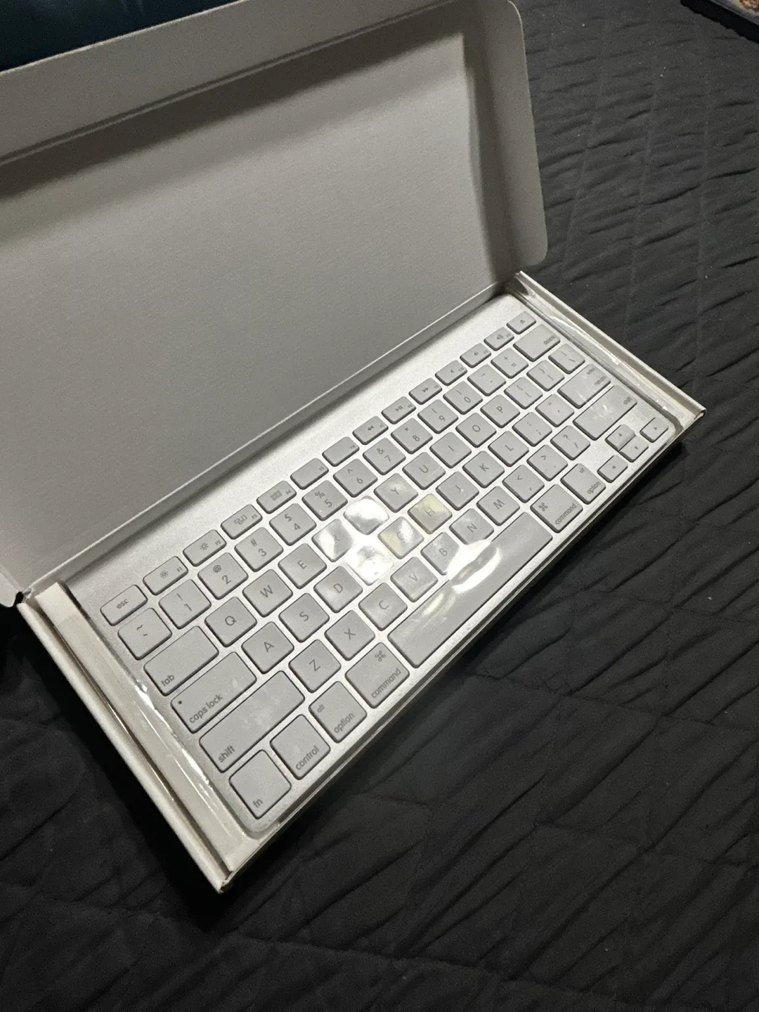 Brand NEW Apple iMac Wireless Bluetooth Keyboard Slim image indicator(3)