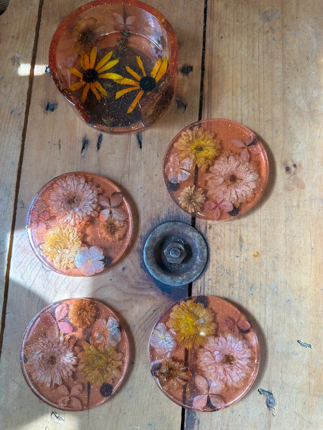 Handmade Resin Coaster Set with Dried Flowers image indicator(3)