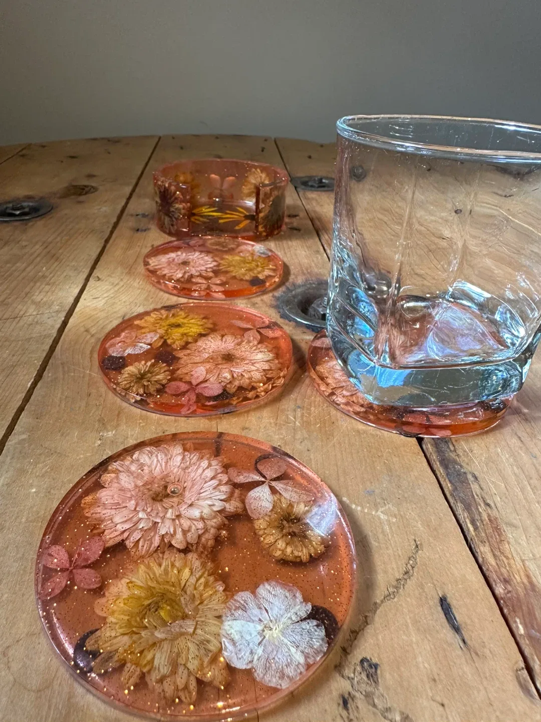 Handmade Resin Coaster Set with Dried Flowers image indicator(2)