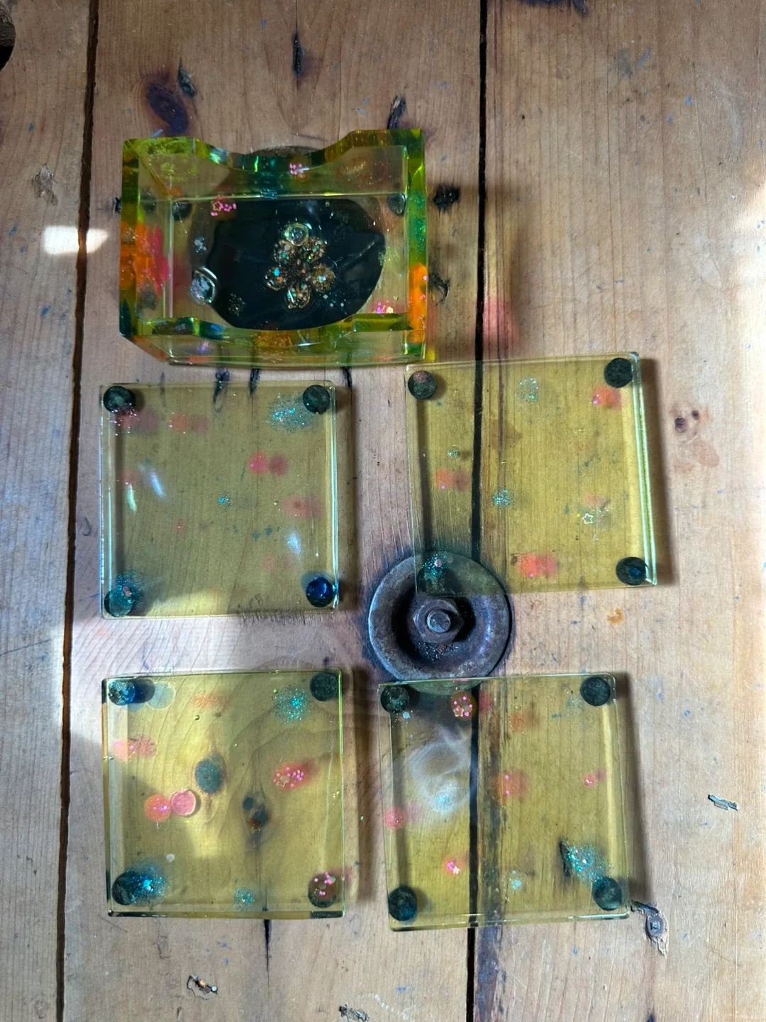 Handmade Resin Coaster Set with Holder image indicator(3)