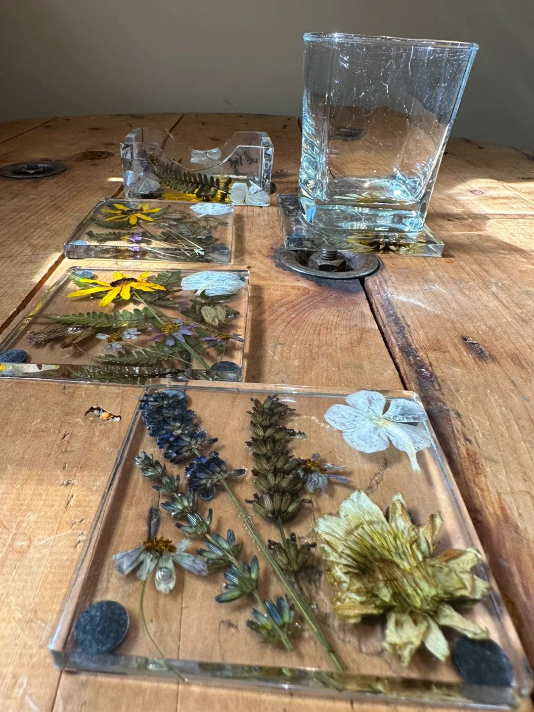 Handmade Resin Coasters with Dried Flowers image indicator(2)