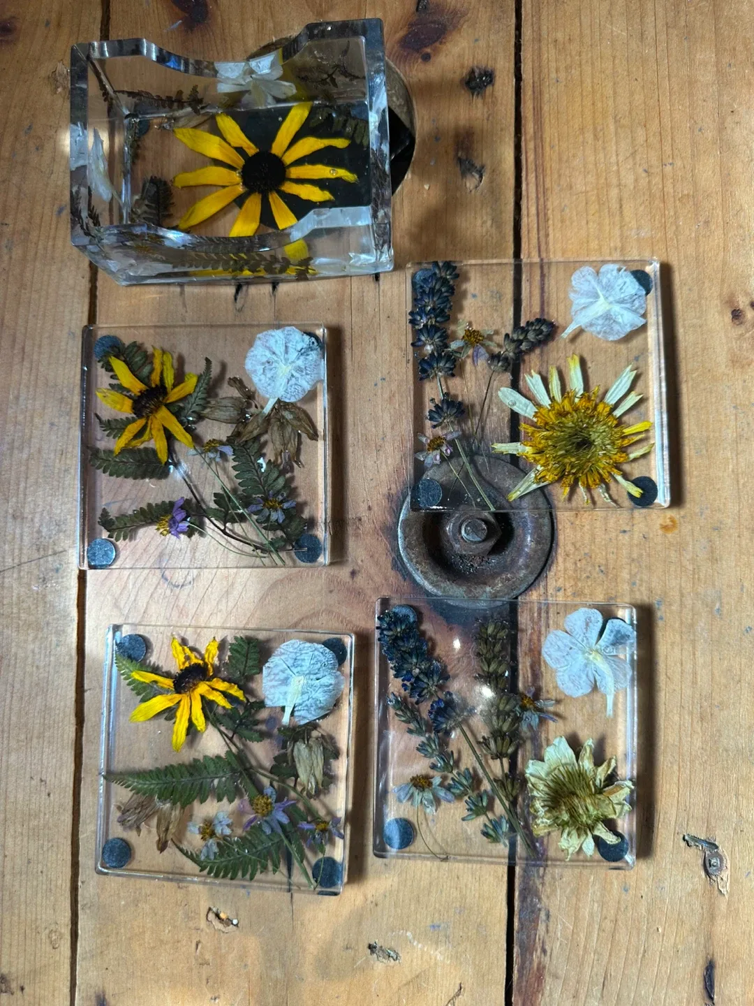 Handmade Resin Coasters with Dried Flowers image indicator(3)