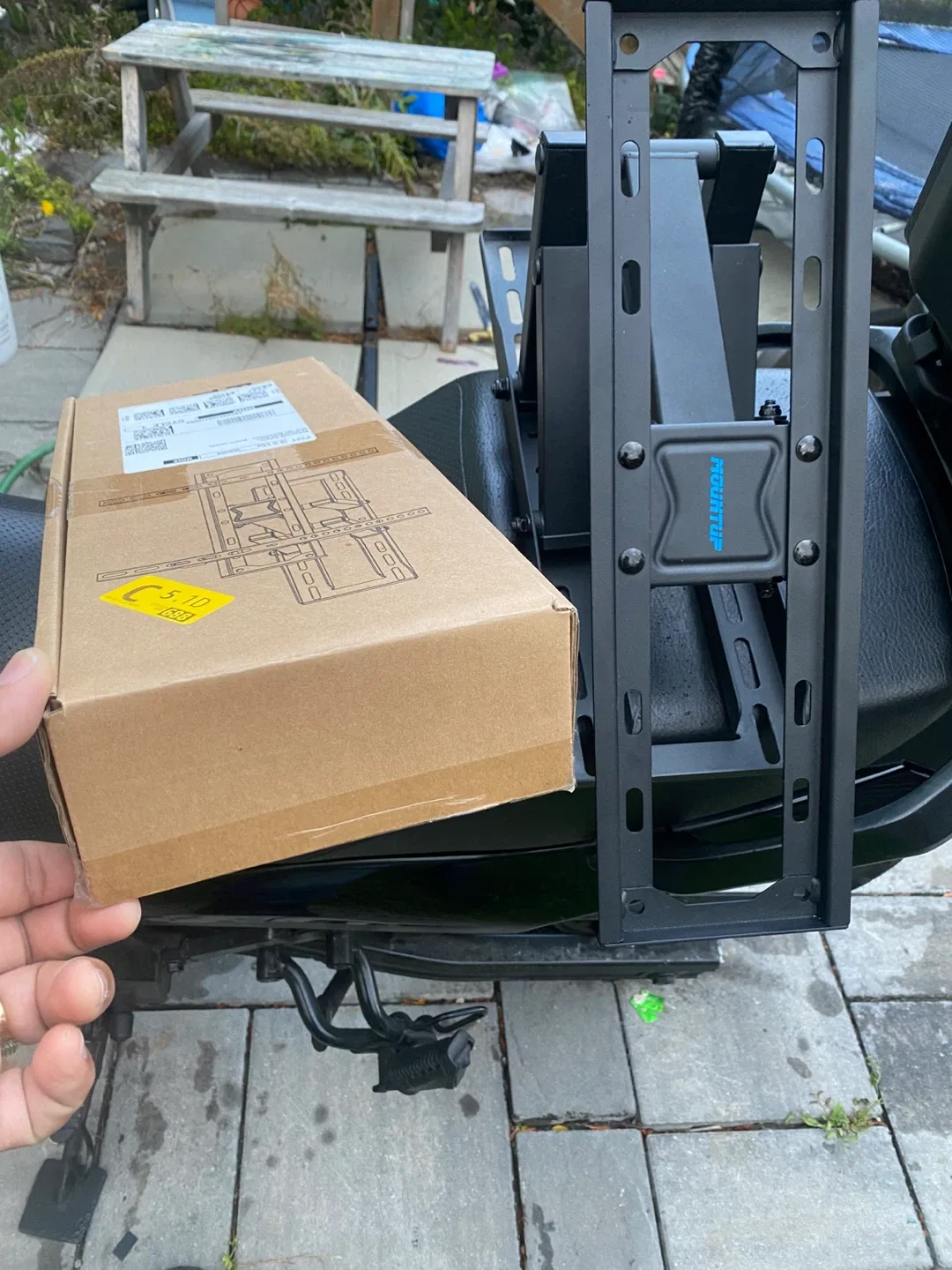 RFIVER Tilting TV Wall Mount Bracket image indicator(2)