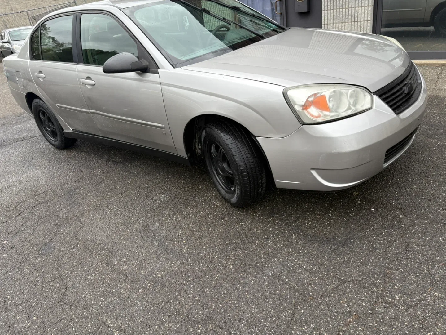 2006 Chevrolet Malibu Sedan $2300 image indicator(2)