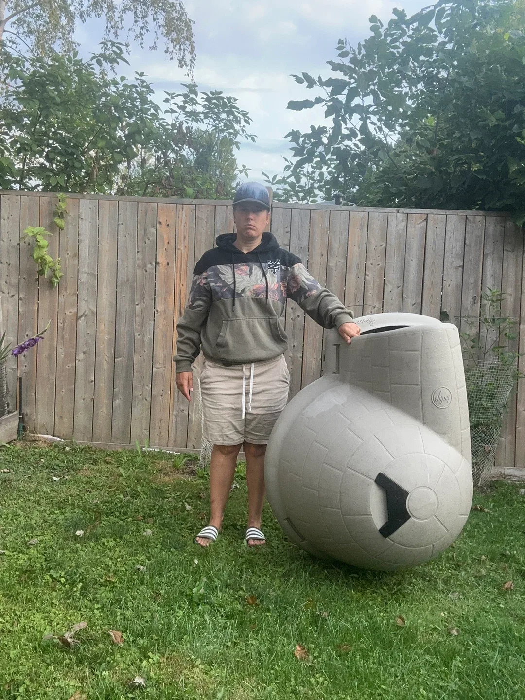 Petmate Igloo Style Dog House 22.8" x 30.5" x 37.5" image indicator(9)