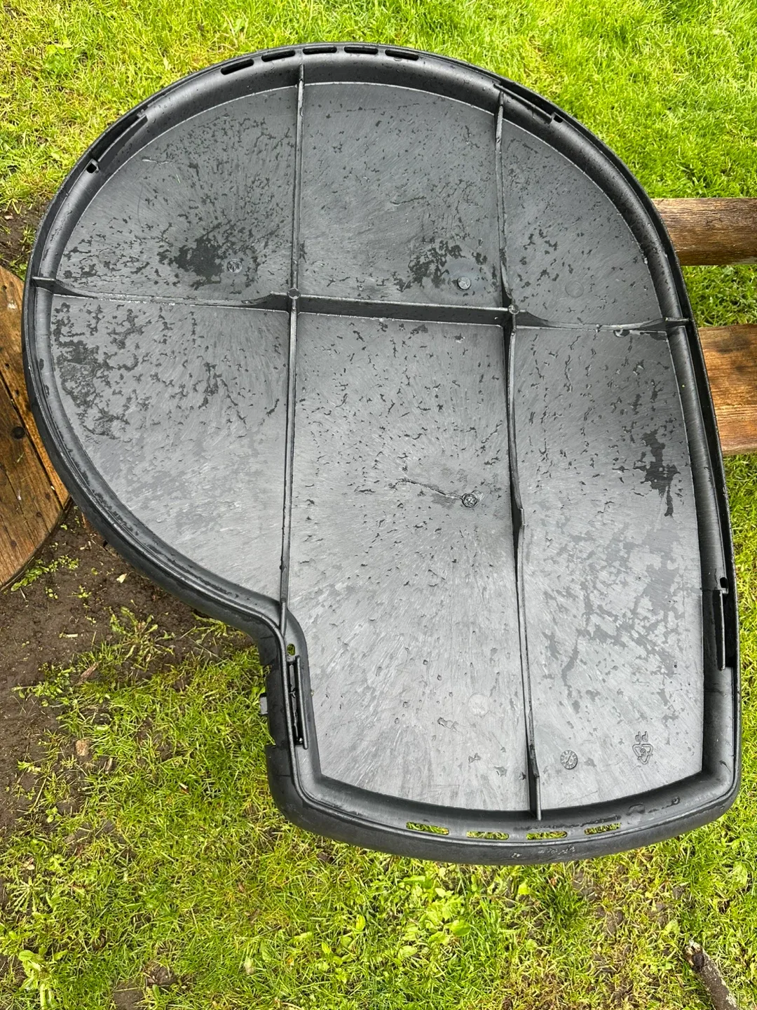 Petmate Igloo Style Dog House 22.8" x 30.5" x 37.5" image indicator(7)