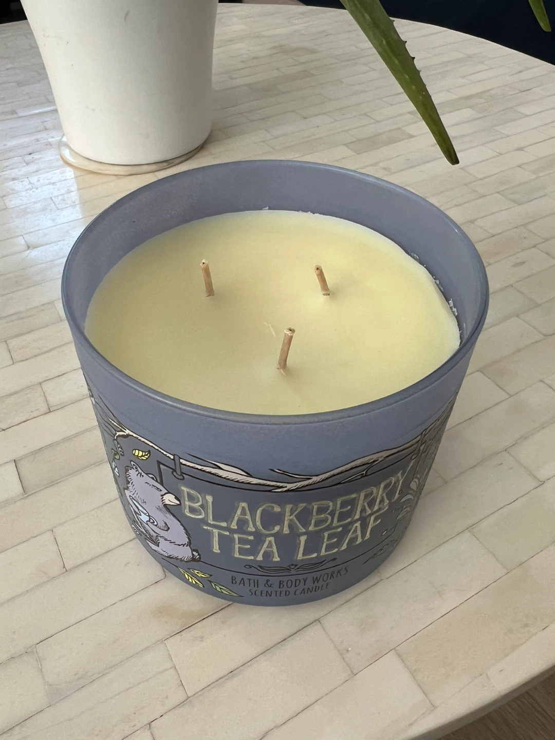 Bath & Body Works Blackberry Tea Leaf Candle - photo 2