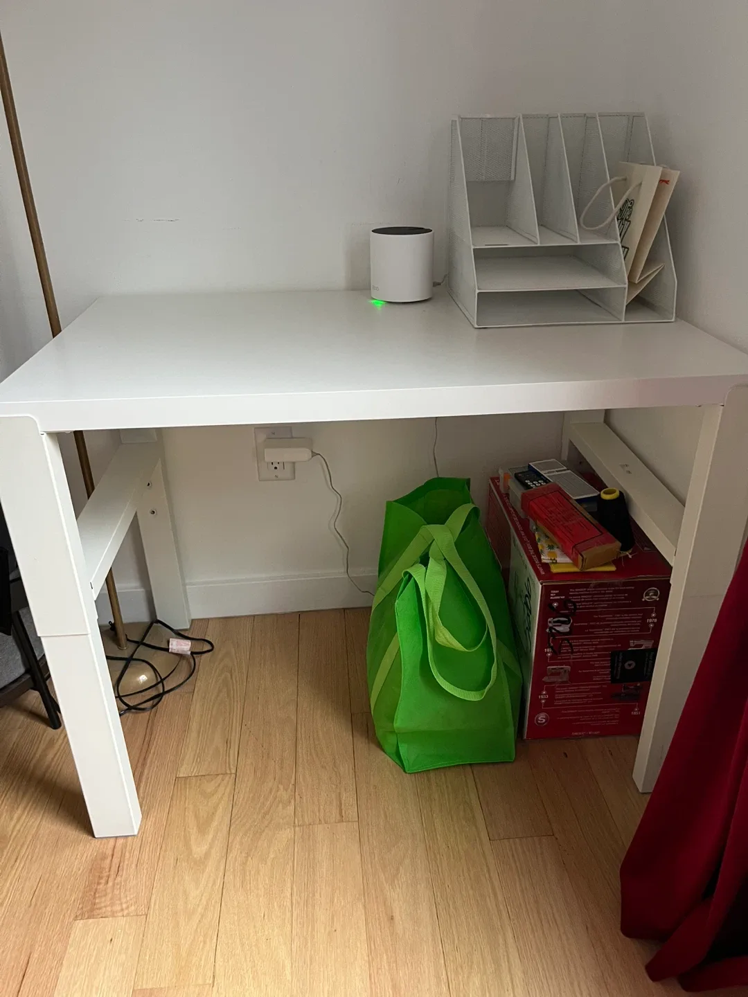 White Desk (96cm W x 58cm D x 72cm H) image indicator(2)