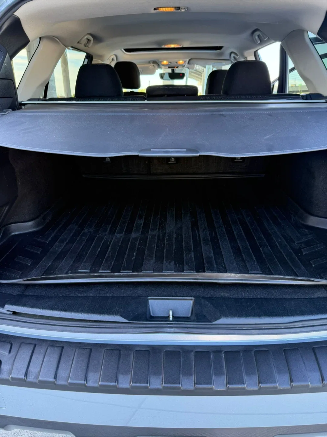 Silver Subaru Outback 2017 image indicator(10)