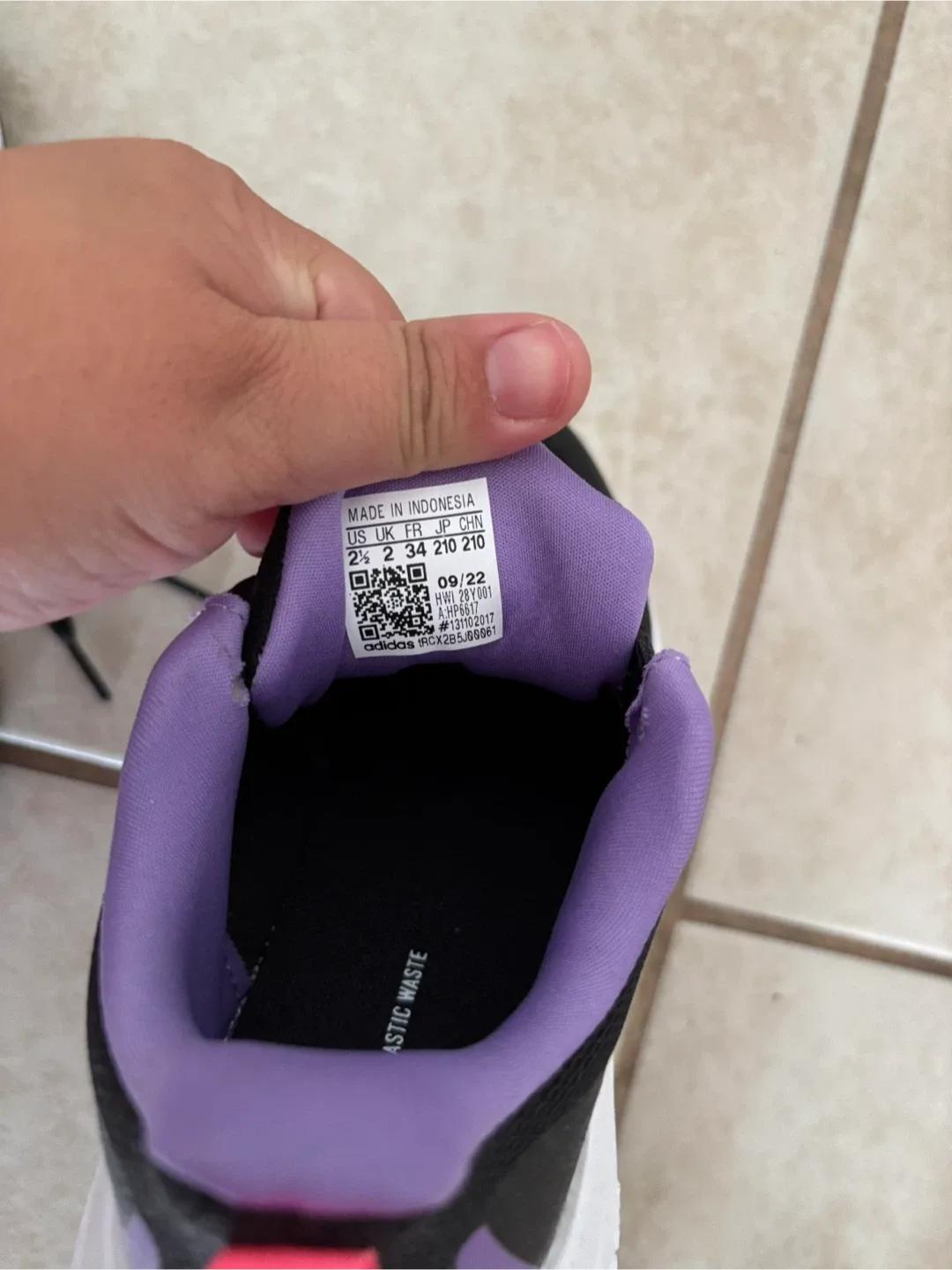 Adidas Girls running shoes size 2,5 image indicator(3)