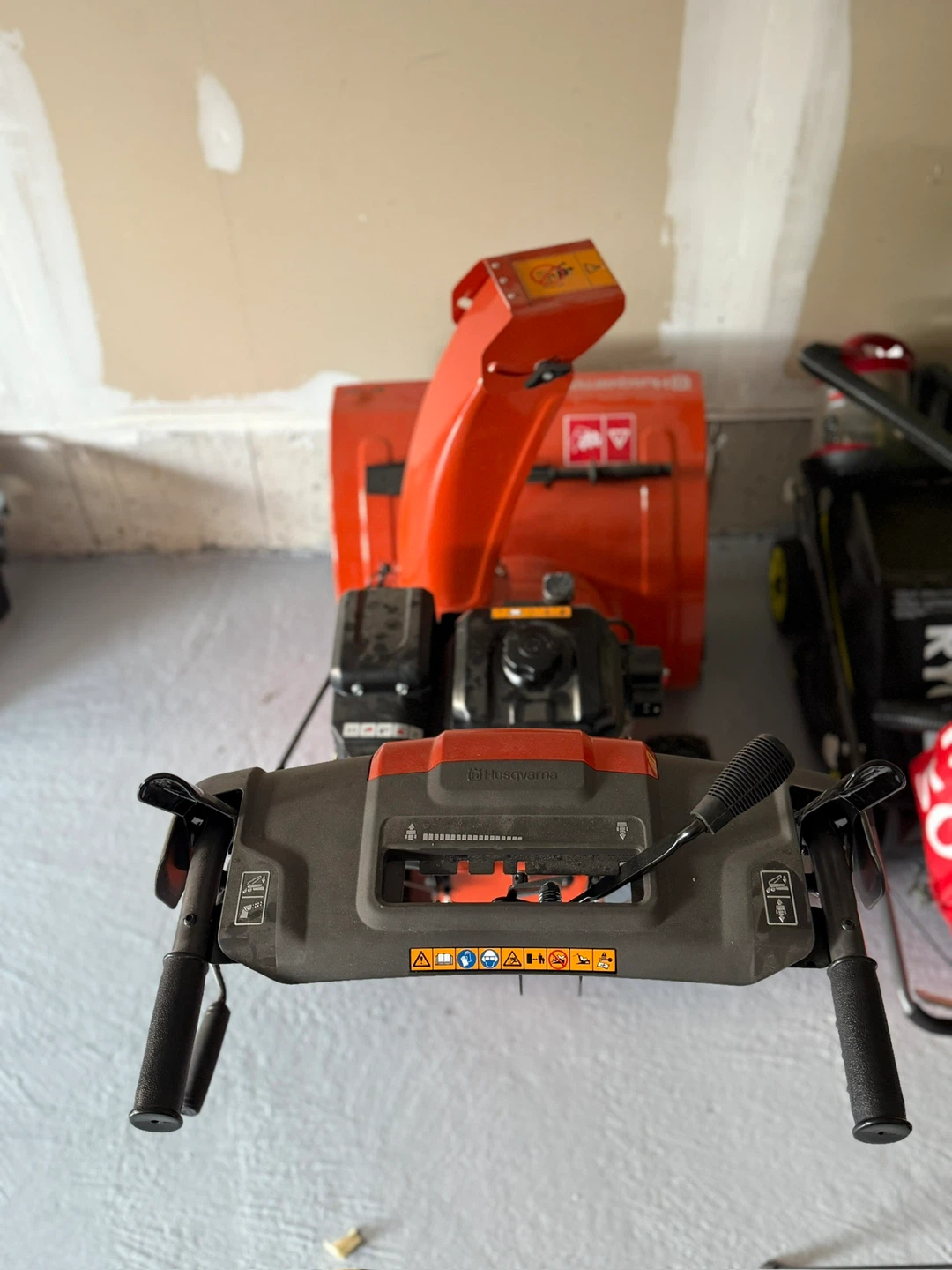 Husqvarna ST 124 Snow Blower - photo 4
