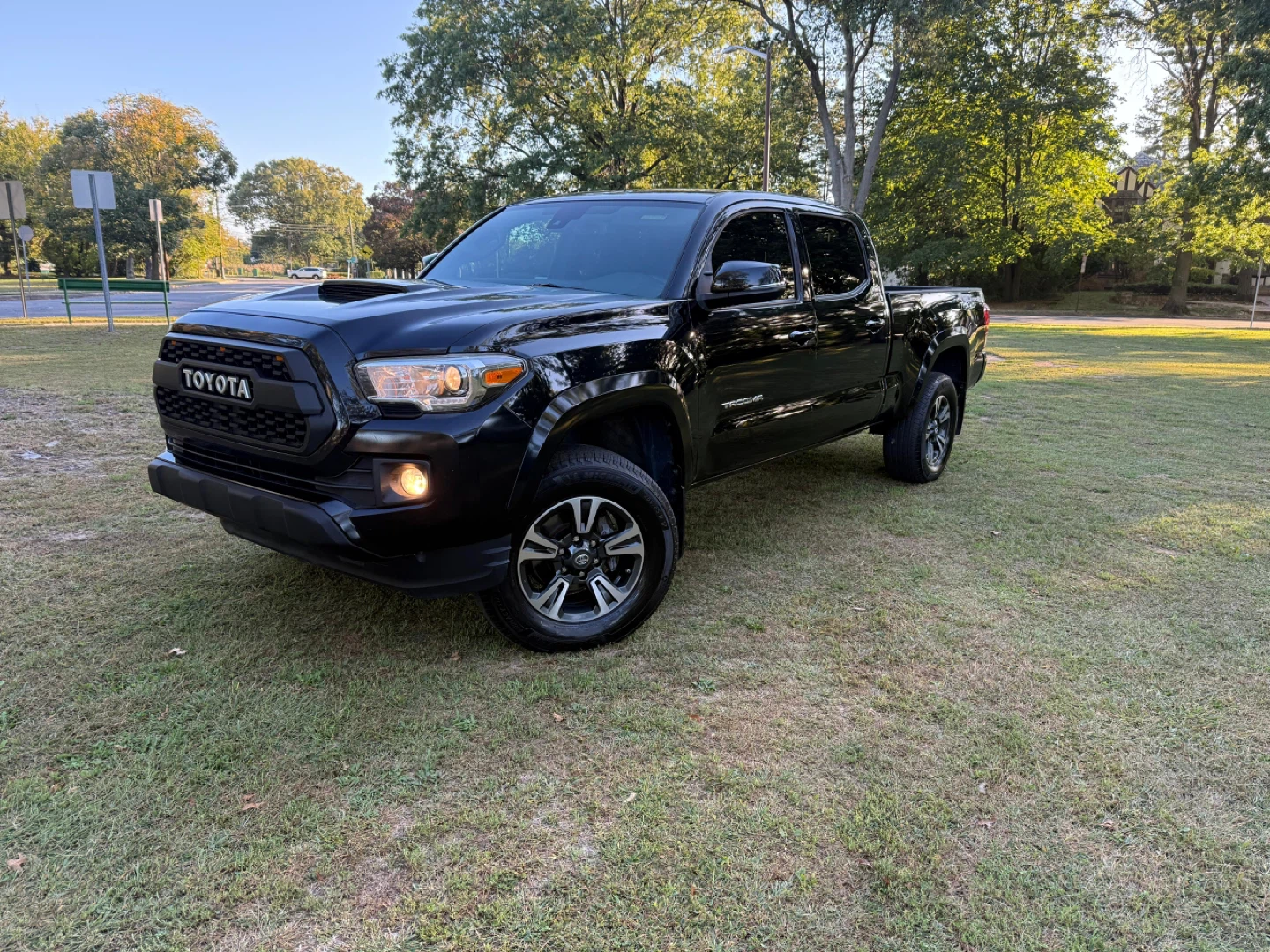 2019 Toyota Tacoma TRD Sport Black Truck - photo 2