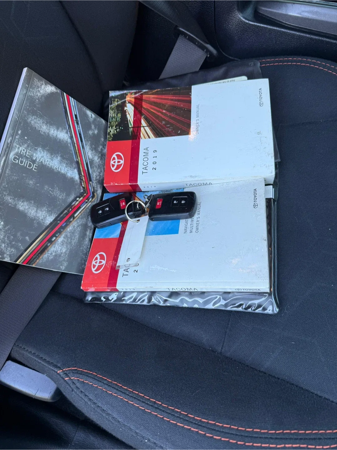 2019 Toyota Tacoma TRD Sport Black Truck image indicator(10)