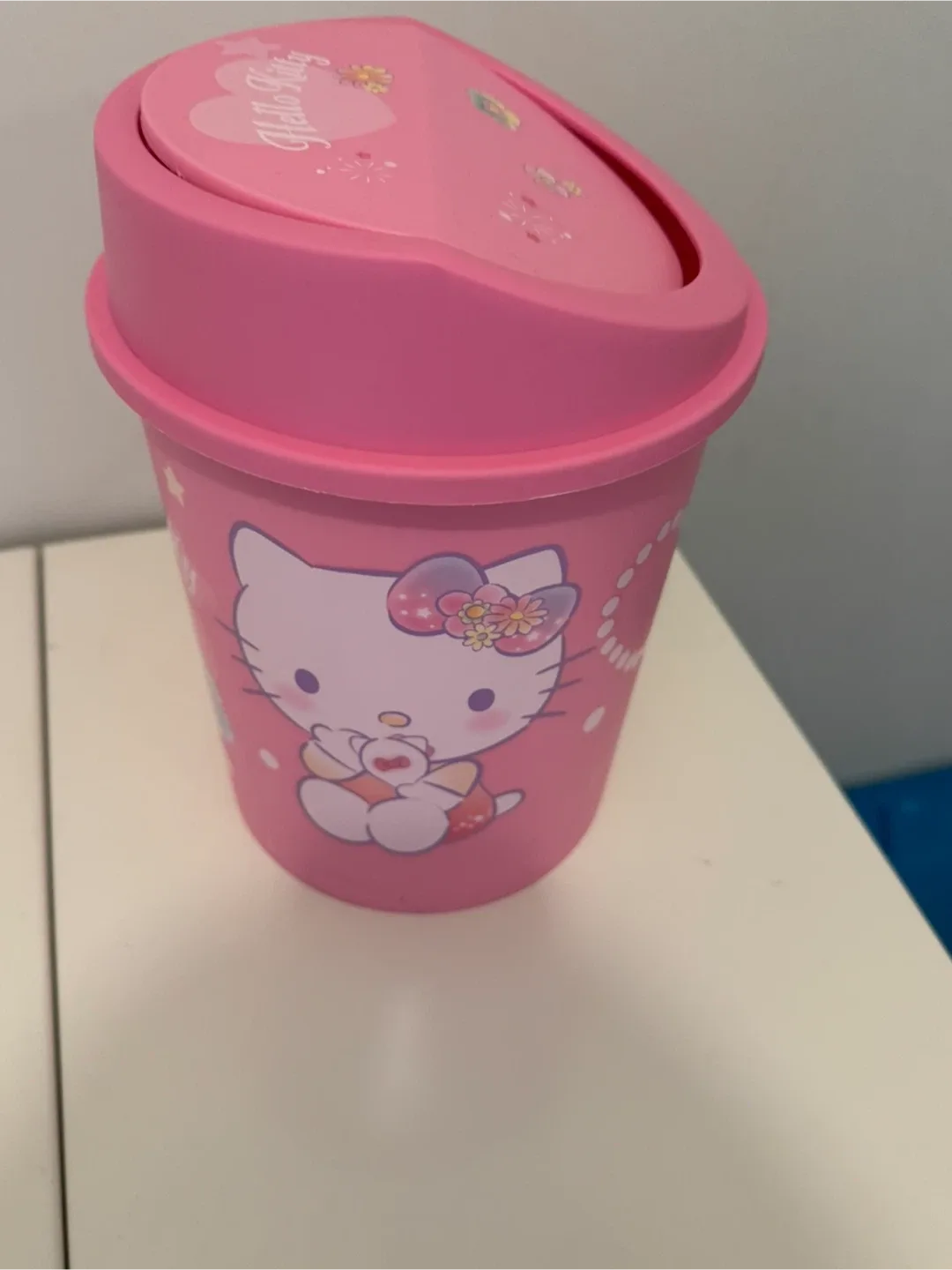 Hello Kitty Flower Language Swing Top Trash Can thumbnail