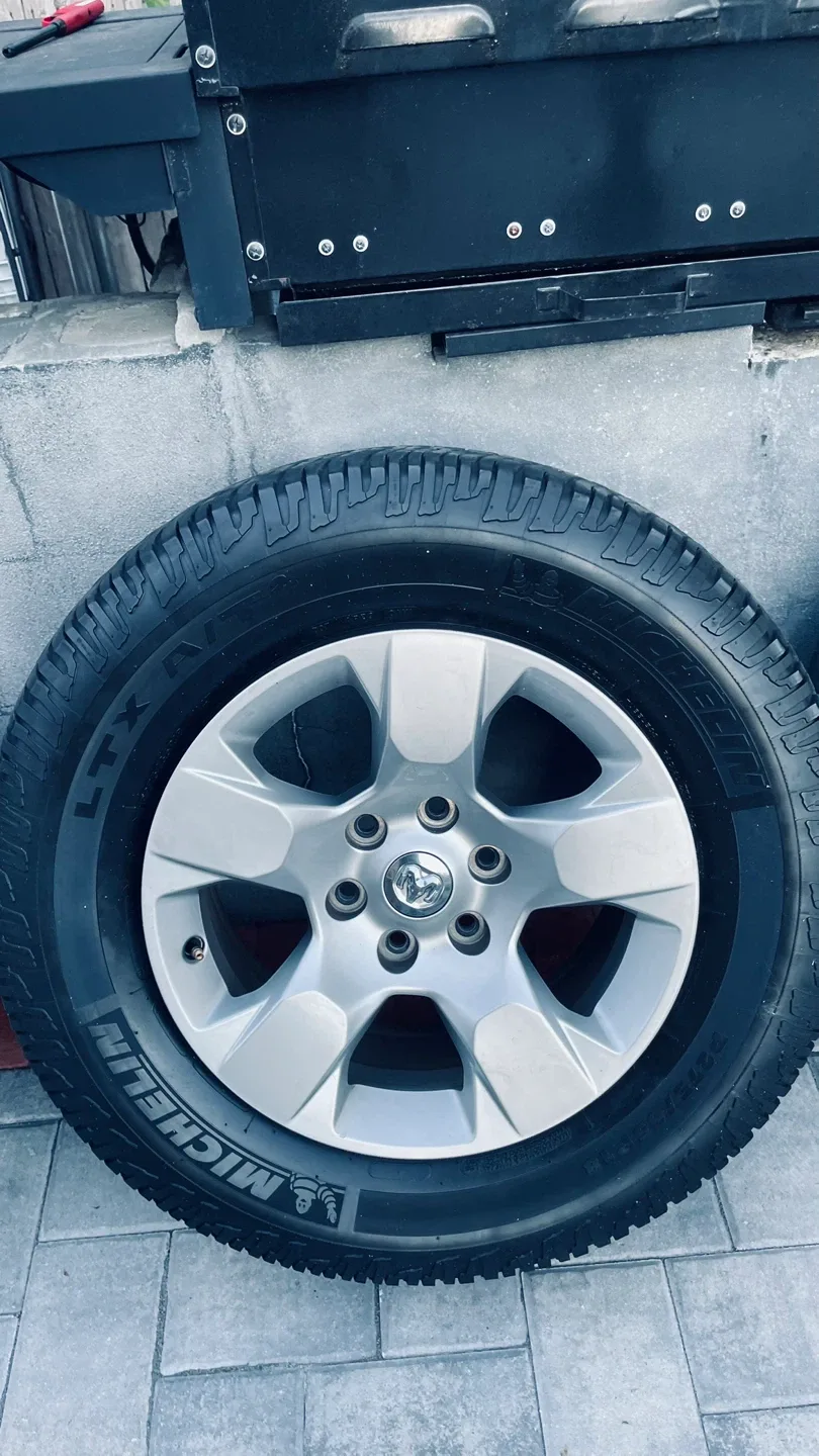 Michelin LTX A/T2 Tire P255/65R18 image indicator(3)