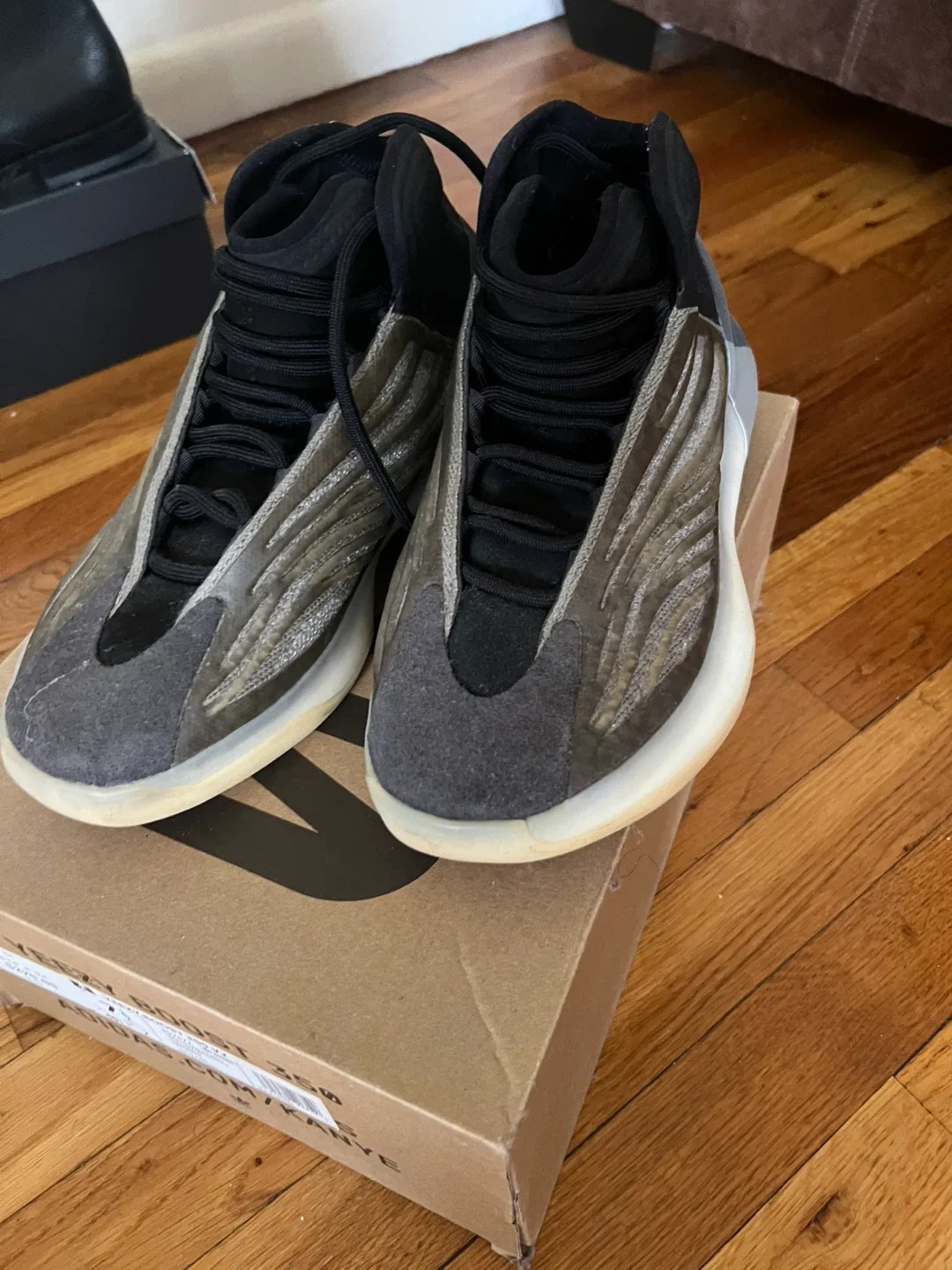 Adidas Yeezy Boost 350 V2 Size 7.5 image indicator(2)