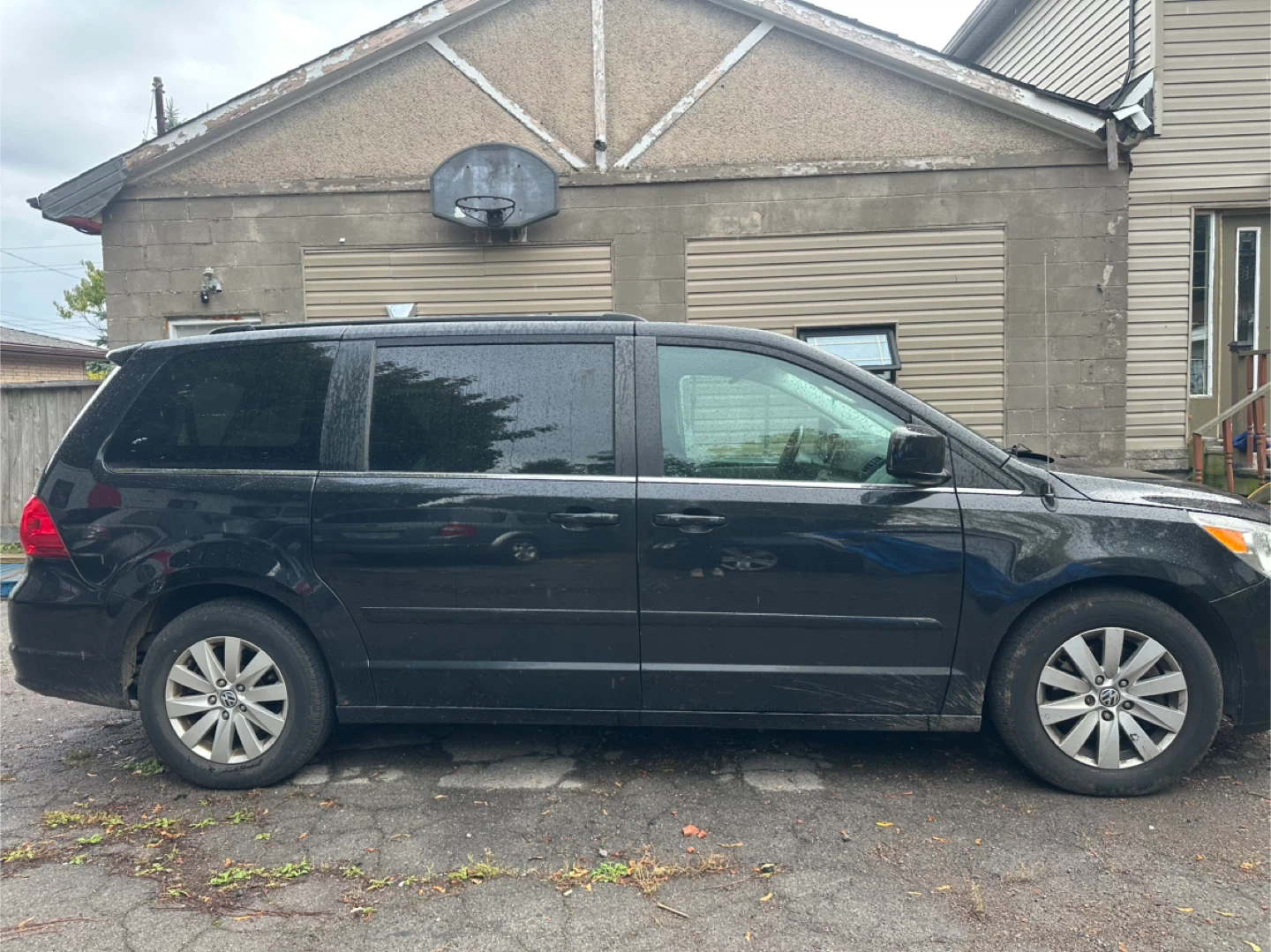 2012 Volkswagen Routan - photo 2