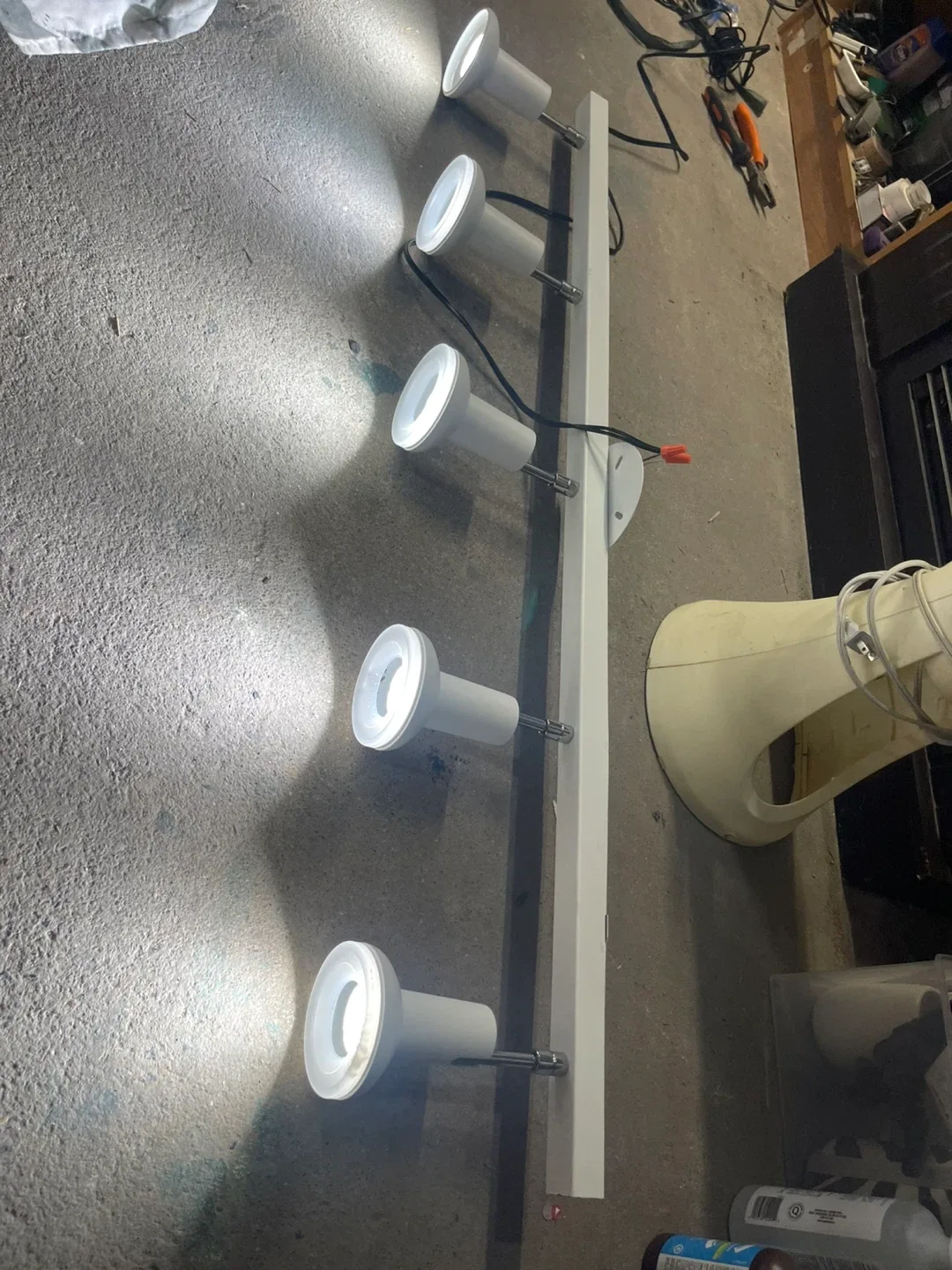 White Track Lighting Fixture image indicator(2)