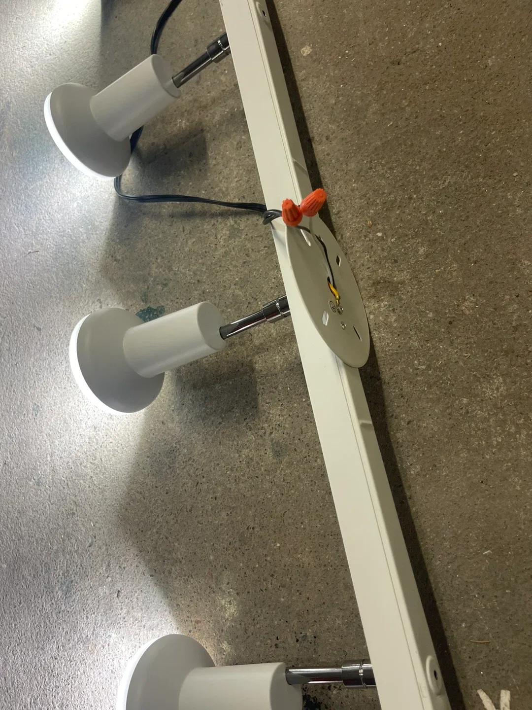 White Track Lighting Fixture image indicator(3)